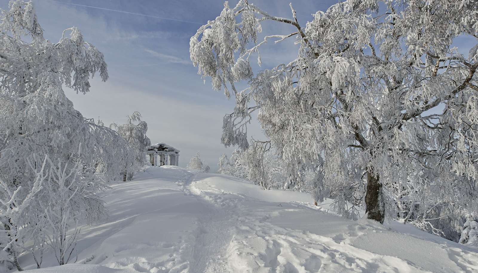 A winter hiking path